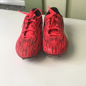 Bra fotbollskor  - Bra fotbollskor storlek37