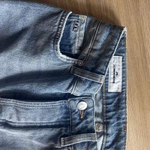 Helt nya jeans från J Lindeberg