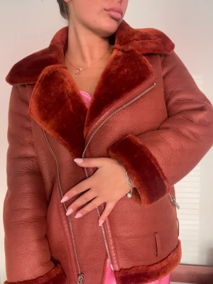 Vinterjacka som är superskön - Vinterjacka/ höstjacka i super skick, från NA-KD. Nypris ca 1700