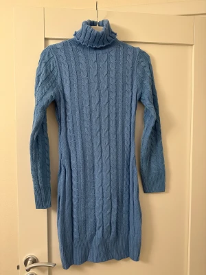 Höstklänningar, alla för 70 - Den mörkblåa är en midiklänning, resterande mini. Stl S