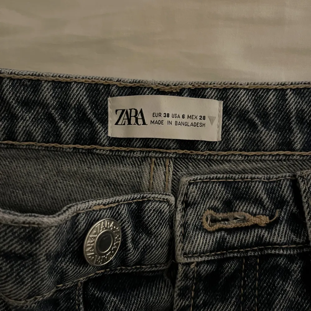 Superfina jeans men tycker att de har börjat bli för små. Är 175. Jeans & Byxor.