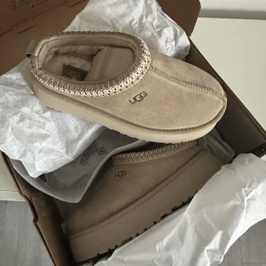 UGGs tazz - Helt nya UGGs tazz storlek 37 i färgen mustard seed, endast provade  🥰  