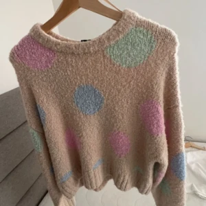 Stickad tröja - Jätte fin stickad tröja, men tyvärr inte min stil🥹