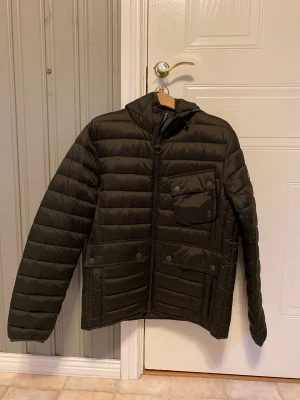 Barbour jacka  - Barbour jacka, storlek L.  Köp förra vintern, aldrig använd endast testad. 