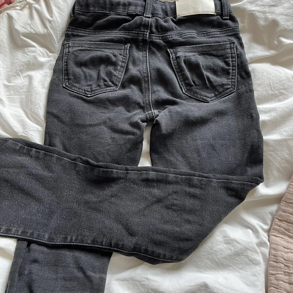 Svarta jeans från Luca storlek 146/152. Skriv om fler bilder🥰 pris kan diskuteras❤️. Jeans & Byxor.