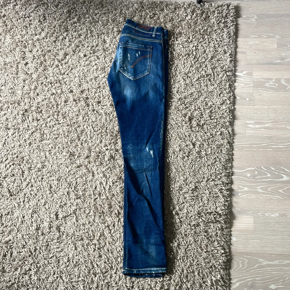 Tjena! Säljer nu dessa sjukt trendiga dondup jeans i ett utmärkt skick. Byxorna är som nya då dem var försmå för mig. Hör av er vid frågor eller annat!. Jeans & Byxor.