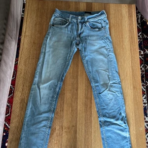 Snygga tiger of sweden jeans - Ett par snygga ljusblå tiger of sweden jeans. De är i slim fit och i storlek 28/32