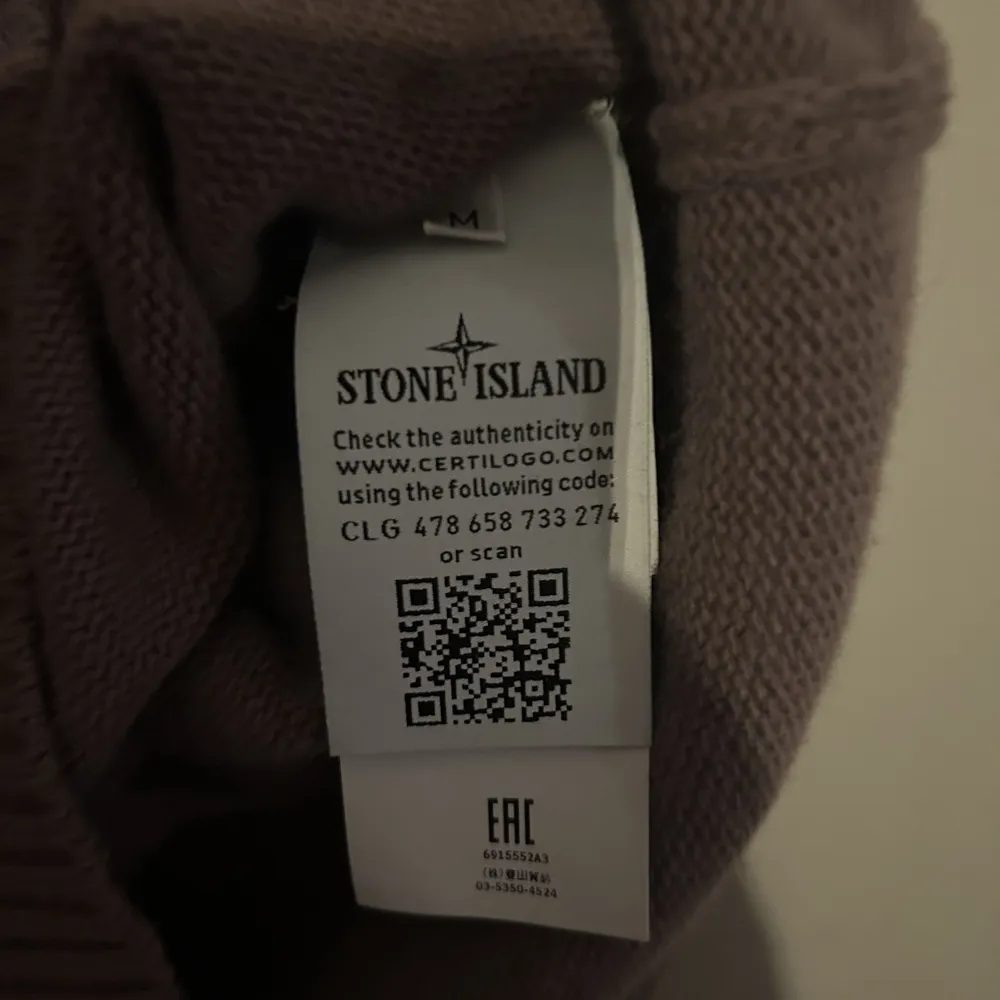 Stickad tröja från stone island i väldigt fint skick size M. Stickat.