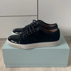 Lanvin skor  - Säljer nu mina lanvin skor i bra skick. Storlek 9 som motsvarar 43