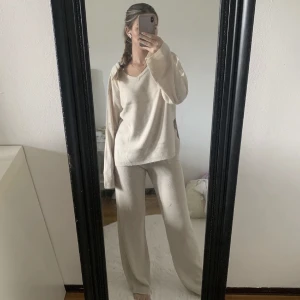 Mjukis set  - Ett stickat beiget set som är perfekt till hösten! 🤎