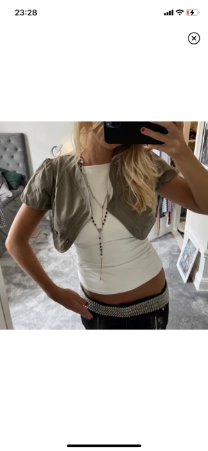 Grön bolero - Säljer denna jätte fina bolero💚