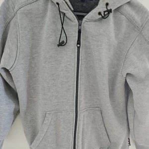  Nya Kofta  - Helt ny  oanvända 