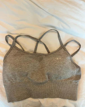 Iciw sport-bh grå - Supersköna & fin sport-bh från Icaniwill. Använd få antal ggr. 