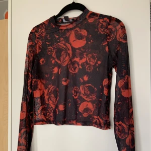 Primark crop-top - Helt oanvänd, långärmad croptop från Primark, storlek S/38