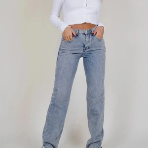 Venderby’s jeans - Bilder från hemsidan!! Säljer dessa jättefina blåa midwaist jeans från venderby's. Köpta här på Plick, men de var tyvärr för små för mig. Köpta för 400kr oanvända. 