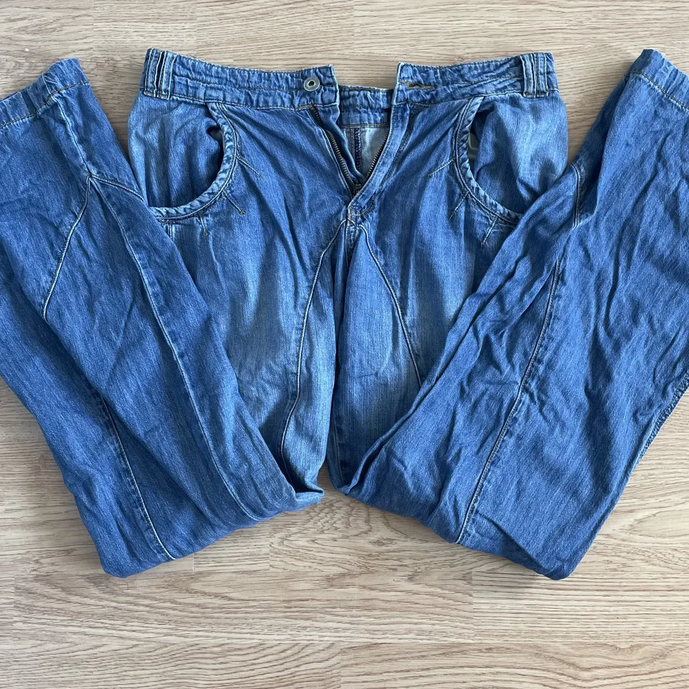 Jättefina midwaist jeans som är använda några gånger men dem är som nya. Jag är 168. . Jeans & Byxor.