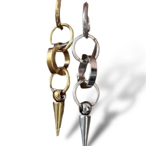 Silvriga öronhängen  - Snygga öronhängen i silver (par) Rostfria och ska vara 100% allergivänliga. Skriv för fler bilder/frågor ❤️