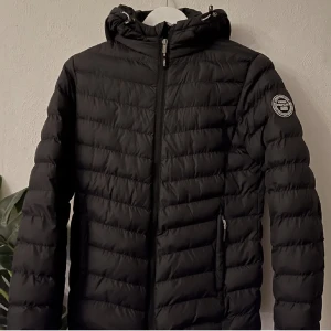 Jacka - Så gott som ny, endast använd 1 höst & vår. Nypris 899kr, mitt pris 550kr ☺️