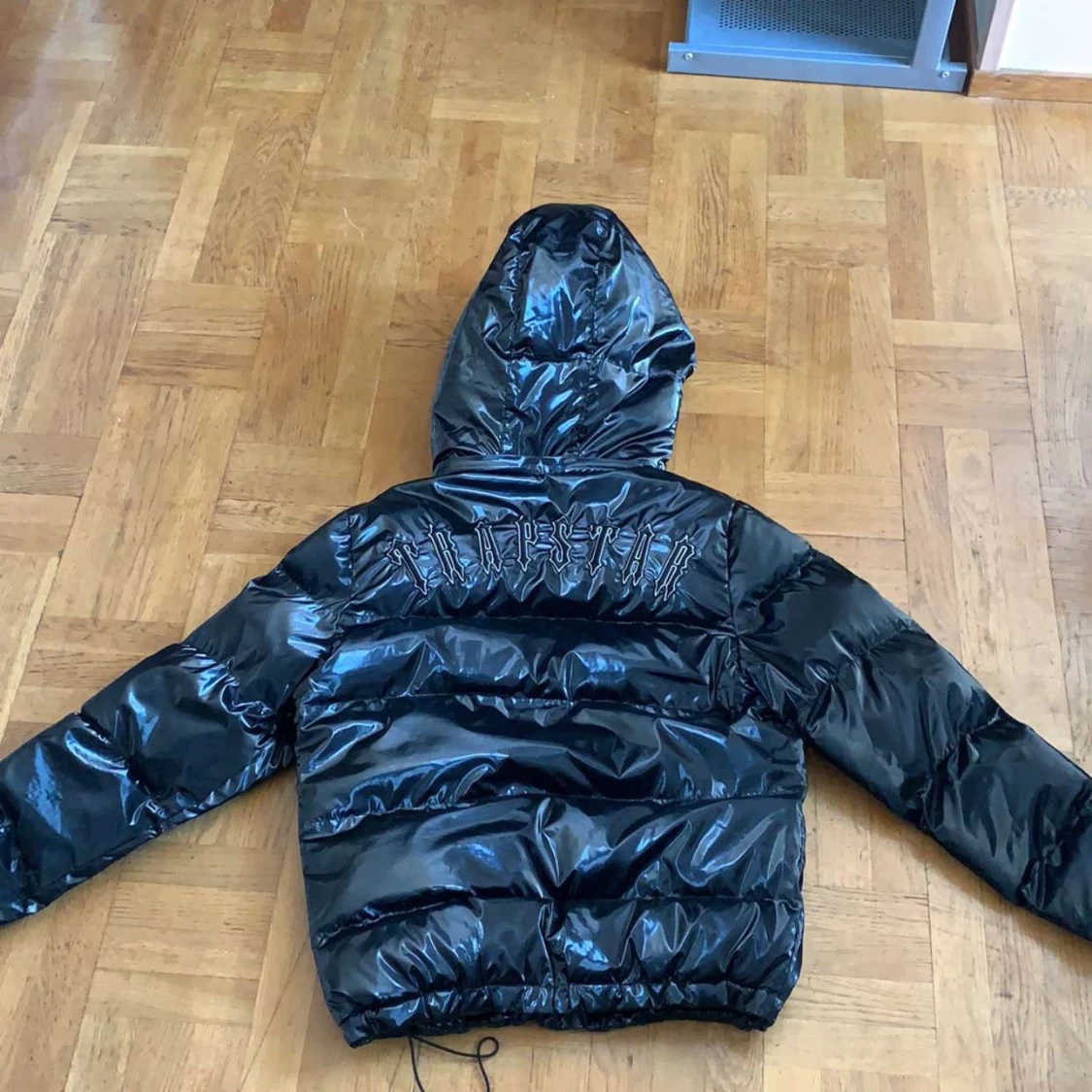 Trapstar jacka oanvänd  - 90
