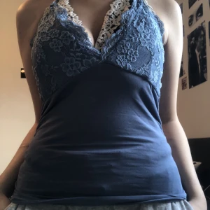 Fin blå linne - Jättefin blå linne, har den i flera färger så tänkte passa på sälja någon av de, materialet är super skönt och passformen är jättenice!! Skriv vid frågor :)