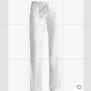 Linnebyxor från Zalando💘 - Jättefina linnebyxor från Zalando i nyskick💘Råkade köpa två och ska därför sälja ett av dem💗oanvända och säljer därför för 550kr💝Lånad bild från hemsidan💘