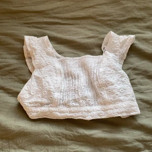 ✨Croppad topp✨(strl xs/s) - Jätte gullig croppad topp som jag säljer pga att den nt kommer t användning. Pris kan diskuteras. Köpare står för frakt💘