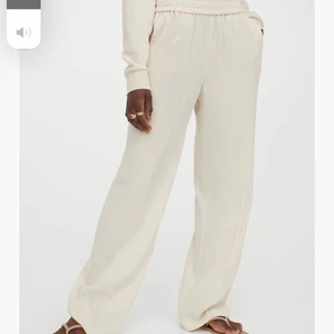 Linnebyxor  - säljer mina Jättefina linnebyxorfrån hm! Säljer pga att jag har flera  liknande.