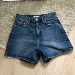 Shorts från gina - Säljer dessa fina shorts då jag växt ur de:(