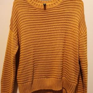 Stickad tröja  - Stickad tröja från divided stl XS 