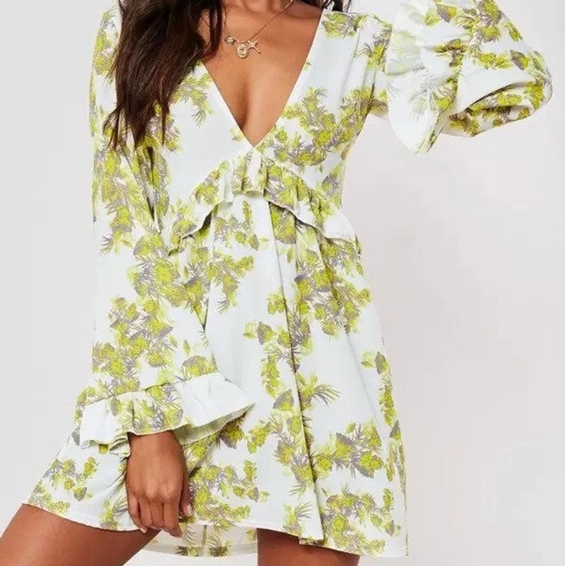 Missguided V ringad blommig klänning