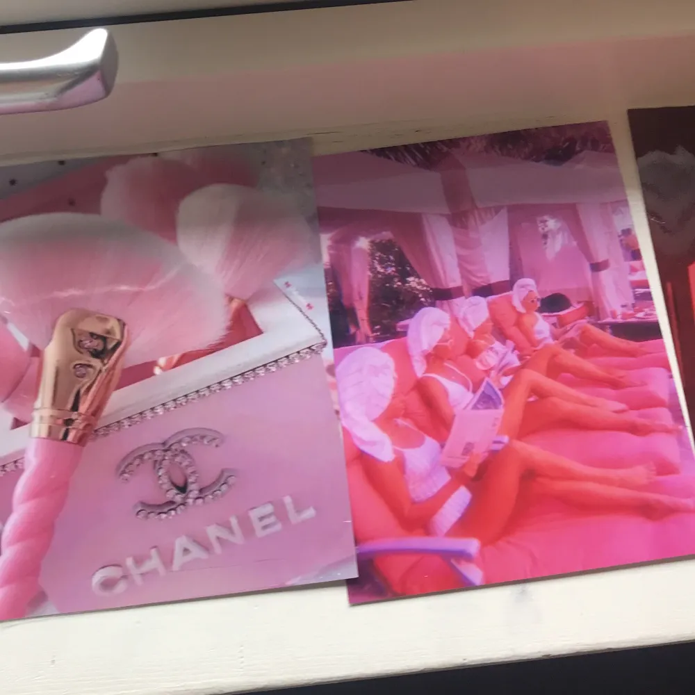 20 st olika jätte fina rosa baddie bilder, ifall ni är intreserade så kan ni skriva de till mig s skickar jag bilder på de resterande som inte e me på dessa tre bilder❤️ frakt 7 kr. Accessoarer.