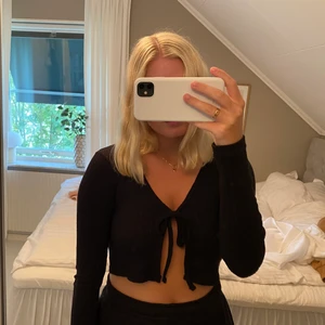 Ribbad topp - Ribbad fest topp från Nelly. Storlek S