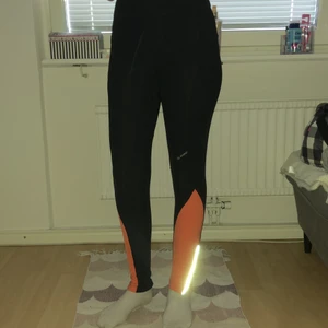 Storlek: 36 - Ett par träningsbyxor men reflex 