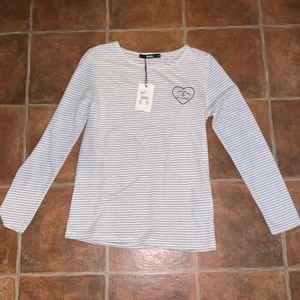 Tröja i storlek XS - Aldrig använd. 