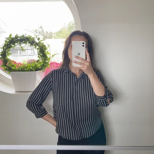 Randig skjorta  - Luftigt skjorta, trekvartslånga ärmar 