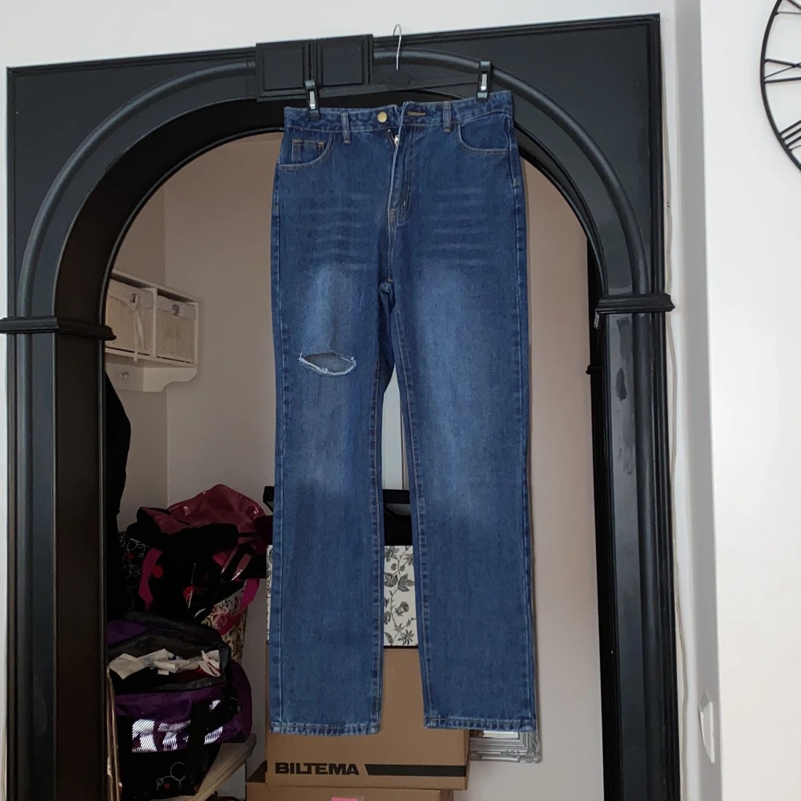 Pösiga/boyfriend jeans med en slit - 90