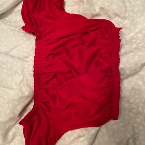 Topp - Jättegullig topp från h&m aldrig använd. Stl XS. 