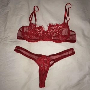 Helt nytt rött underklädesset - Rött underklädesset från shein, lapparna avklippta, men i storlek S. Bygelbralette💖