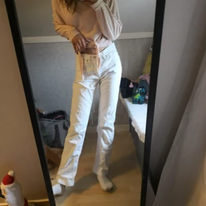 Gant jeans -  Jeans från Gant som är för stora för mig. Fina detaljer på bakfickorna. Storlek w27 L32