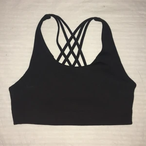 träningstopp från Stadium💗 - träningstopp köpt på Stadium för några månader sedan och ej använd men har inte lappen kvar💕 i nyskick💕 frakt tillkommer