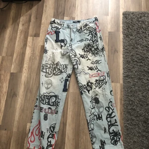 Jaded London Jeans - Jeans från Jaded, sparsamt använda, köpta för 800. Tar bud från 500
