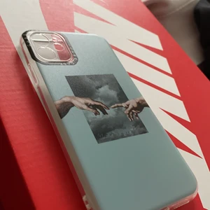 shein skal - ett mobilskal från shein. Som sagt har jag en röd telefon så tyckte inte riktigt att färgen passade, därför säljer jag den.