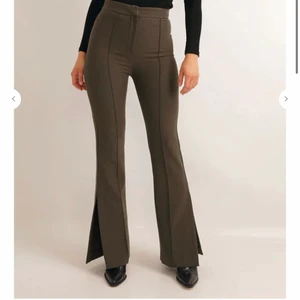 Kostymbyxor Chiquelle - Helt nya kostymbyxor med lappen kvar från Chiquelle. Storlek 40 men skulle säga strl 38. 