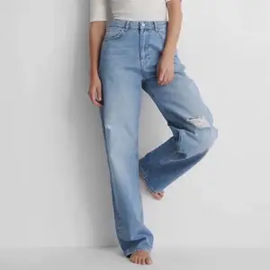 Säljer dessa snygga jeans från NA-KD som är i storlek 36💕💕 Endast använda en gång