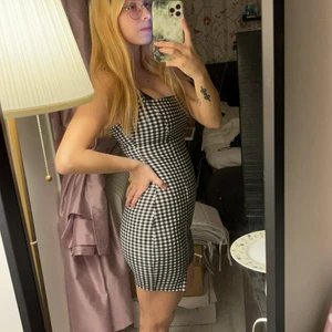 Rutigklänning - Kort tajt rutig klänning