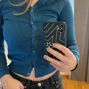 Blå hm kofta  - Blå hm kofta i stl xs men passar S också, nyskick inga defekter!