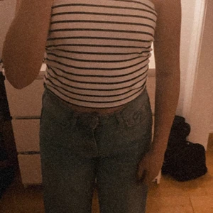 Kjol/tub topp - En randig kjol från Shein som jag har använt som en tub topp💙 den är i ett super mjukt material och är använd 2-3 gånger!!💙 så nästintill oanvänd, och är i ett superbra skick💙 den är i storlek M men är väldigt liten i storleken så passar mer en S/XS💙