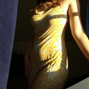 Snygg sommar klänning - Jättevacker lång sommar klänning. Bra skick och inte använd så många gånger. Köparen står för frakt alltså pris +frakt🤍