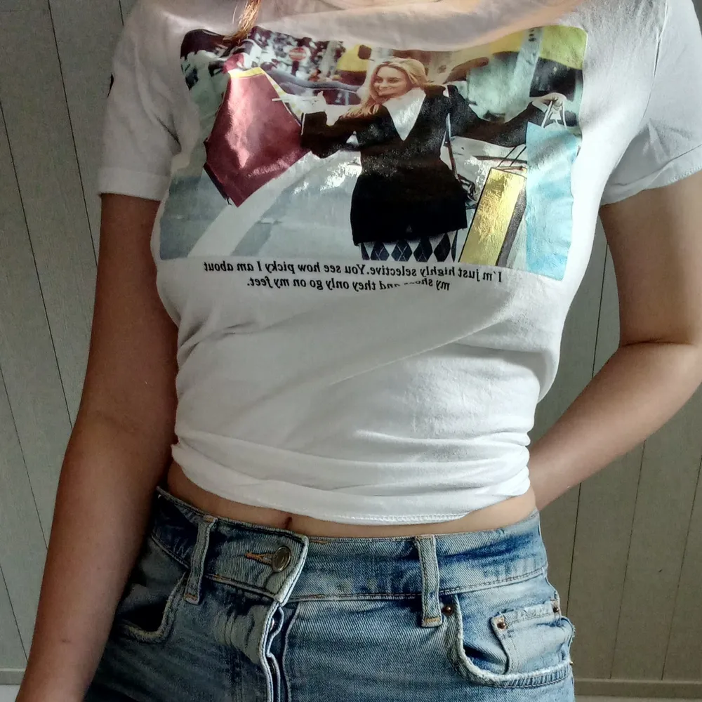 Fin t-shirt med tryck från filmen Clueless. Köparen står för frakt, alltså pris+frakt 💕. T-shirts.