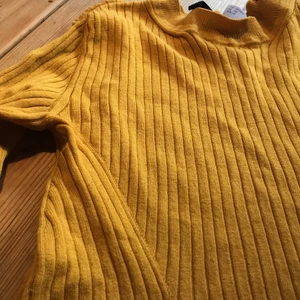 Tröja - Tight tröja, sitter jätte fint. Passar till hösten och sommaren